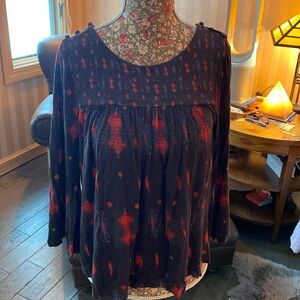Lucky Brand top pullover 3/4 bell-type sleeve with shoulder buttons
Preowned
XS